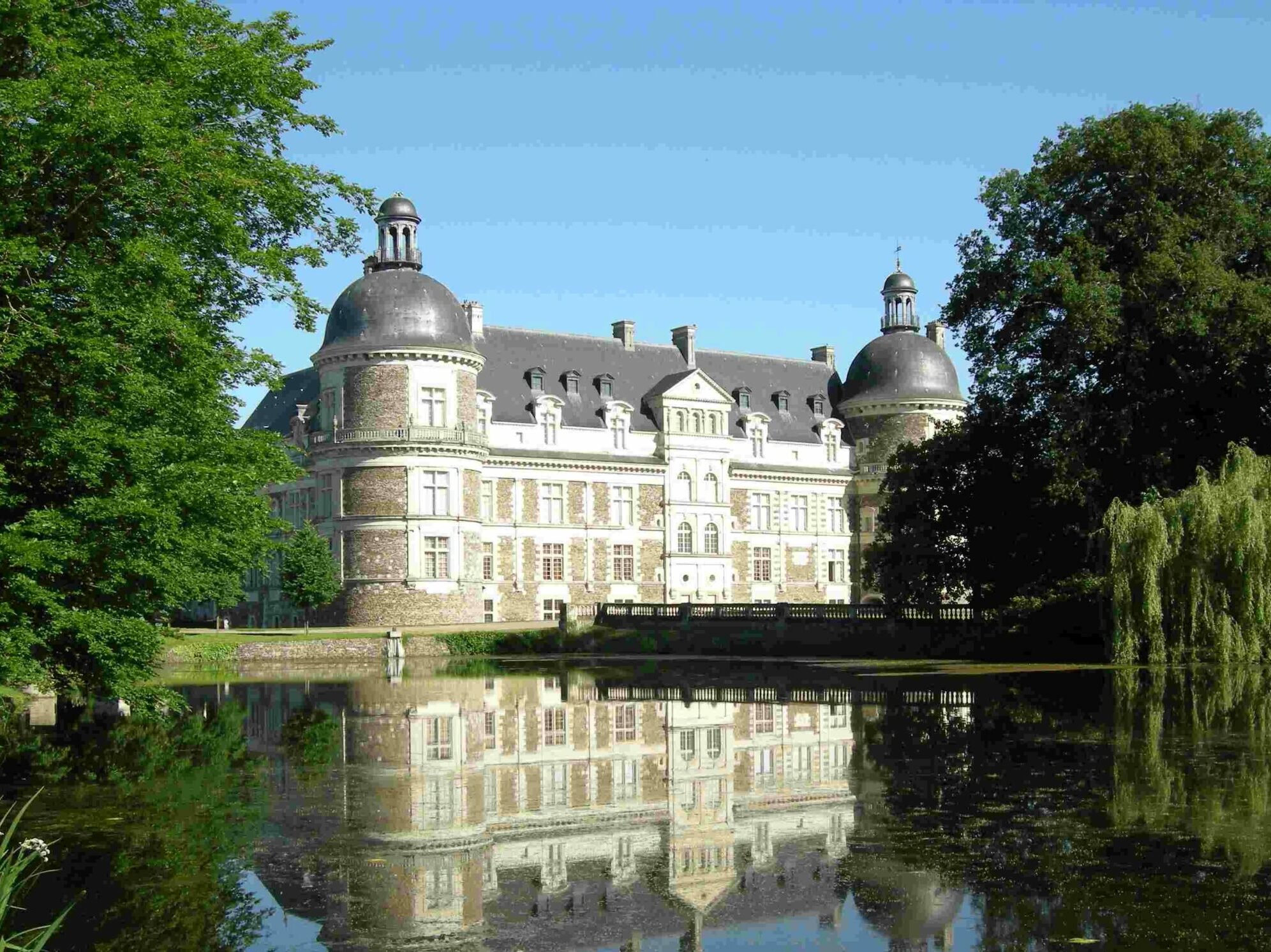 Vue du château de serrant