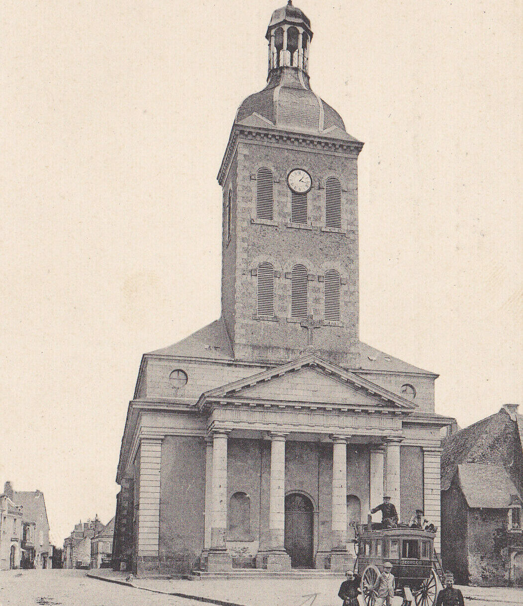 Carte postale de la place de l'église au début du XXème siècle