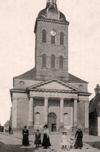 la place de l'église au début du XXème siècle