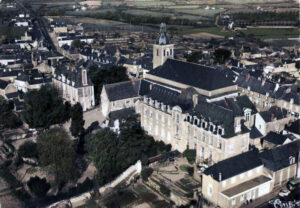 vue aérienne de la maison conventuelle dans les années 1960