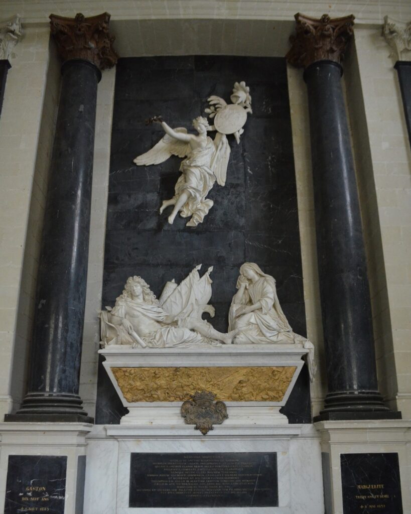 Tombeau de Nicolas Bautru de Vaubrun dans la chapelle du château de Serrant