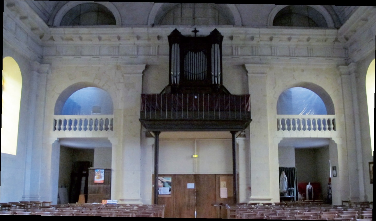 photographie de l'orgue à l'intérieur de l'église