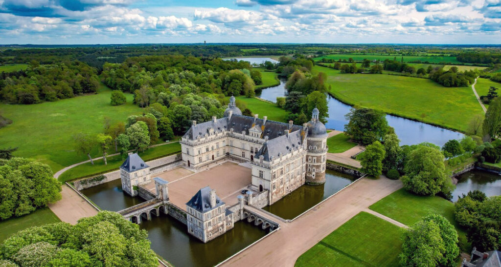 vue aerienne du chateau et de son parc aujourd'hui