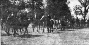 la société rurale hippique s'entrainant dans le parc du chateau de la bénaudière