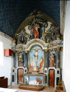 maitre autel de l'église saint bomier de fontaine couverte